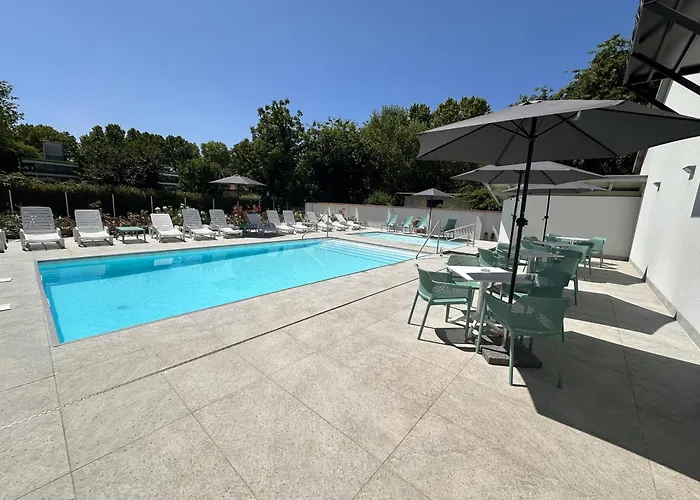 Pater And Aparthotel 4*