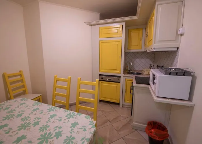 Pater And Aparthotel 4*